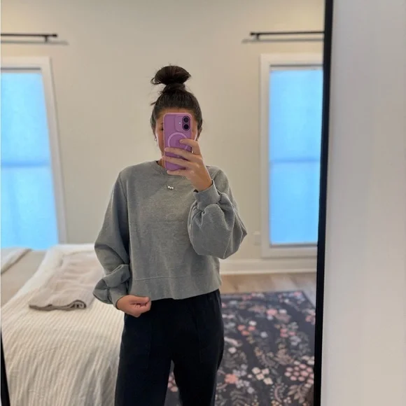 Richer Poorer Heather Gray Women's Cropped Sweatshirt - Picture 1 of 7